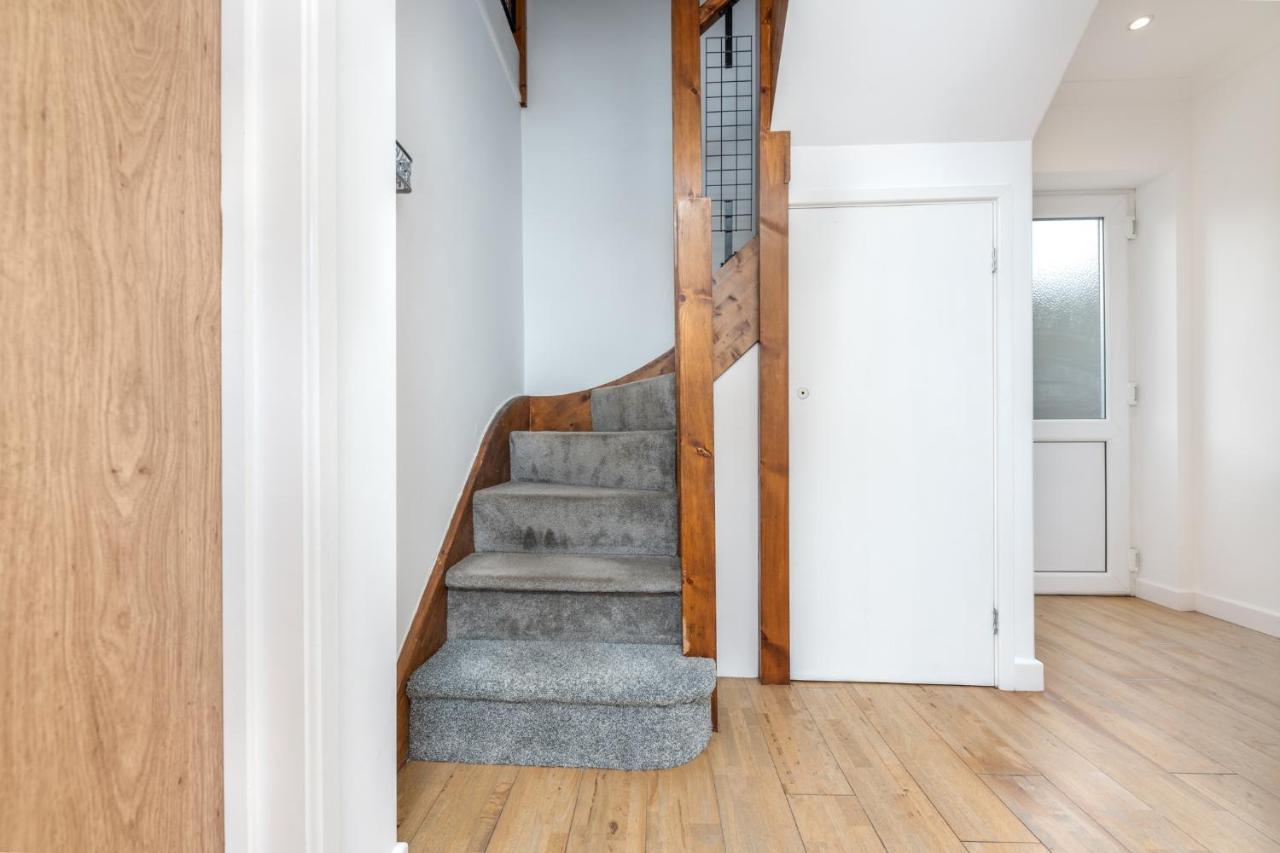 Stayright- 2 Bedroom House, Centrally Located & Close Walk To City Centre Кардіфф Екстер'єр фото